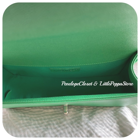 NEW 100% AUTHENTIC BOY CHANEL MEDIUM HANDBAG IN GREEN - Picture 6 of 8